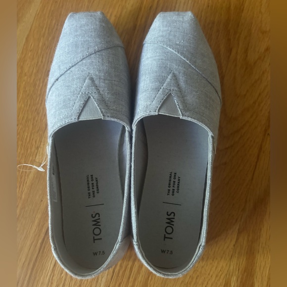 Brand new, gray Tom’s - Picture 1 of 1